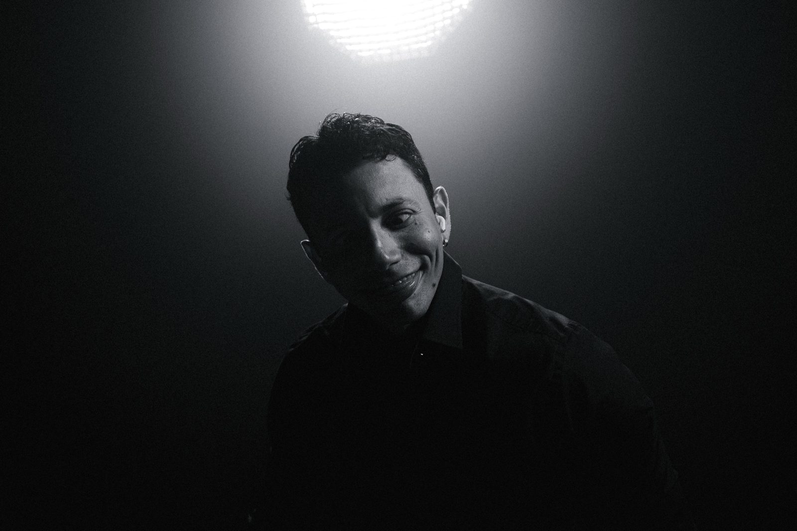 Julián sonriendo